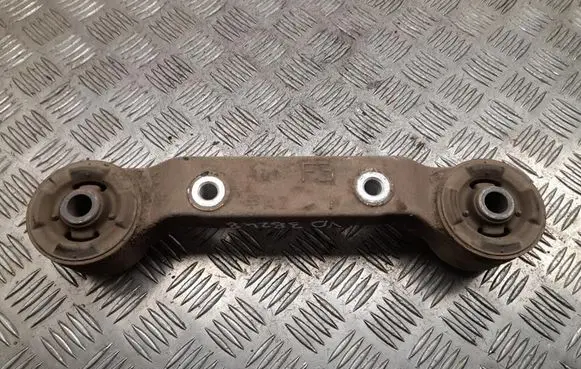 Toyota RAV 4 (XA50) Engine mount bracket