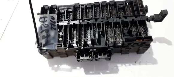 Volkswagen PASSAT B3 Fuse box set 357937039