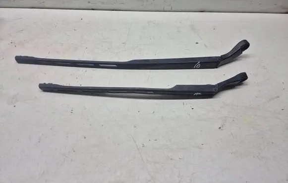 Audi A8 S8 D4 4H Front wiper blade arm 3392125891 3392125892