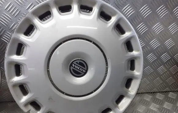 Volvo V50 R15 wheel hub/cap/trim 30714075