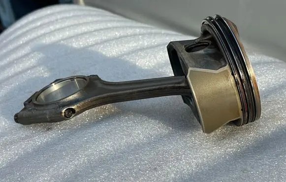 Porsche Cayenne (92A) Piston with connecting rod 94810301070