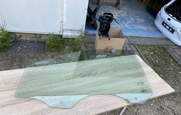 Ford Ranger IV Front door window glass four-door N1WBE21411BA