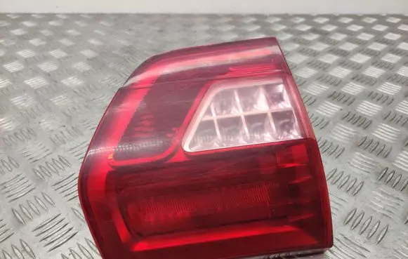 Tailgate rear/tail lights