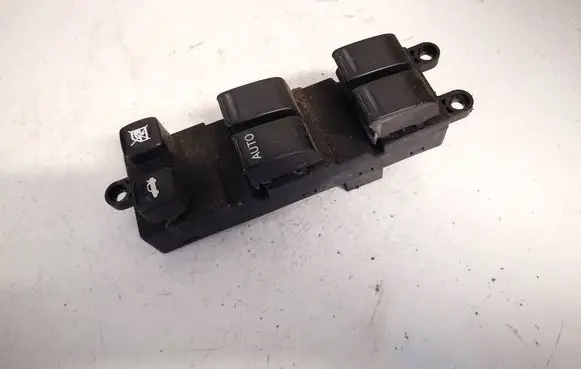 Nissan Primera Electric window control switch 25401av640
