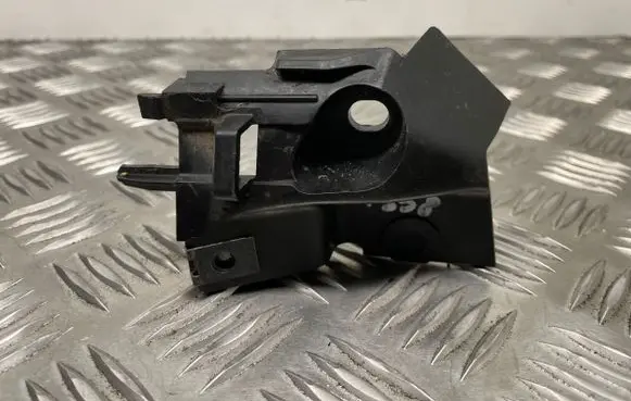 Volvo C30 Front bumper mounting bracket 31214662