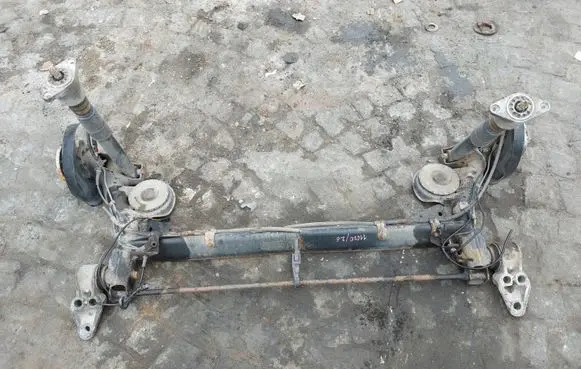 Volkswagen PASSAT B5 Rear axle beam 