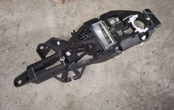 Rear door exterior handle/bracket
