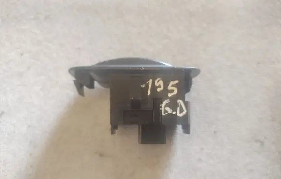 Toyota Corolla Verso AR10 Electric window control switch 848010F030