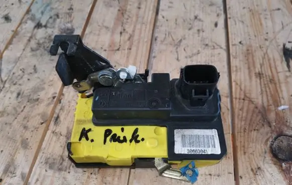 Volvo XC90 Front door lock 30663041