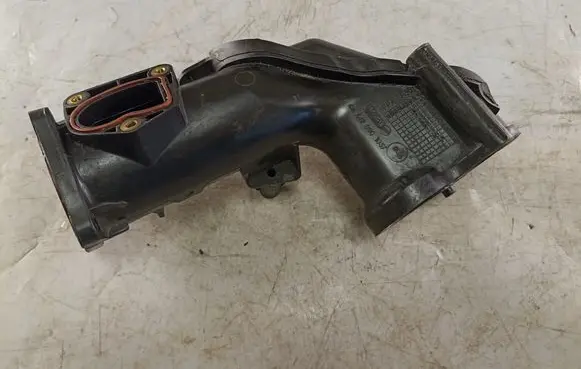 Jeep Grand Cherokee (WK) Air intake duct part A6420901037