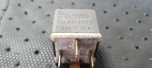 Audi TT Mk1 Other relay 141951253B 4RA003510-29