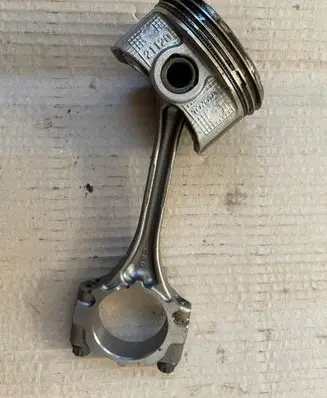 Toyota Yaris Piston with connecting rod