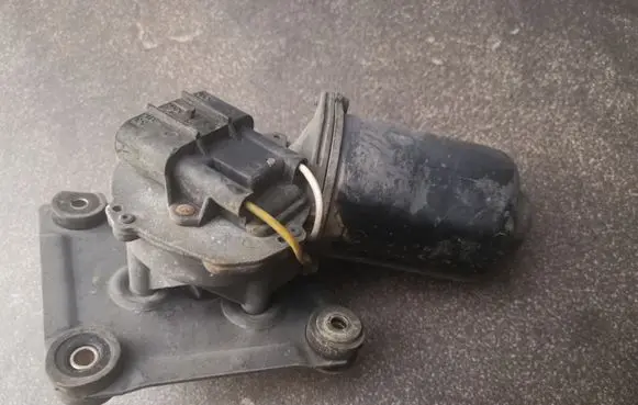 Opel Frontera B Wiper motor 23000508