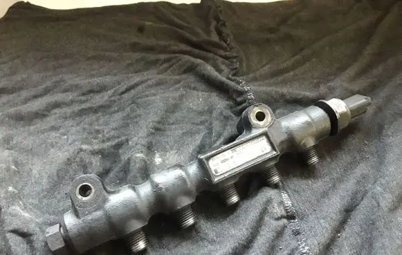 Ford Focus Fuel distributor 9654592680