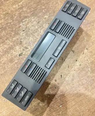 BMW 5 E39 Climate control unit 6902542 01011811 900250900000