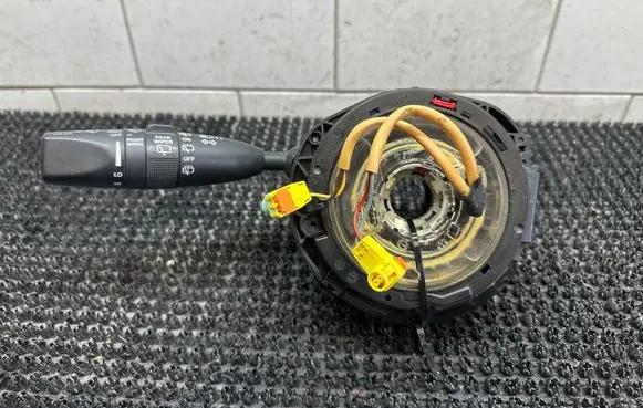 Wiper turn signal indicator stalk/switch