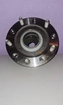 Rear wheel hub spindle/knuckle