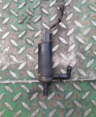 BMW 5 E60 E61 Headlight washer pump 8377613