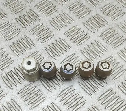 Mazda CX-5 Anti-theft wheel nuts and lock B00237160B