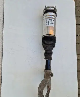 Land Rover Range Rover Sport L494 Front air suspension shock absorber 22311392A