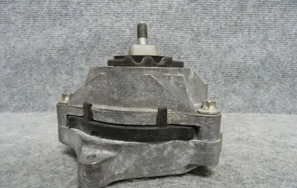 BMW 4 F32 F33 Engine mount bracket 4095144
