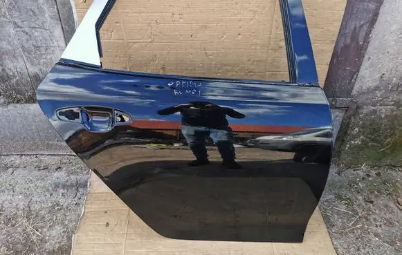 KIA Optima Rear door