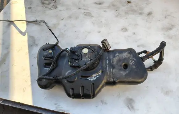 Peugeot Expert AdBlue liquid reservoir 13957748080