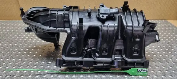 Volkswagen Polo VI Intake manifold 05C129711F