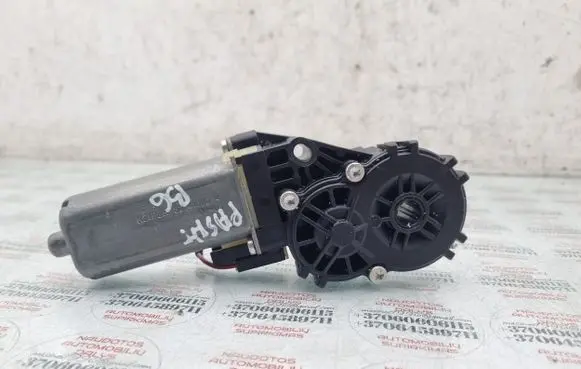 Volkswagen PASSAT B6 Seat adjustment motor 0390203224