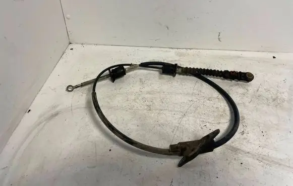 Volvo XC70 Gear shift cable linkage 8675068
