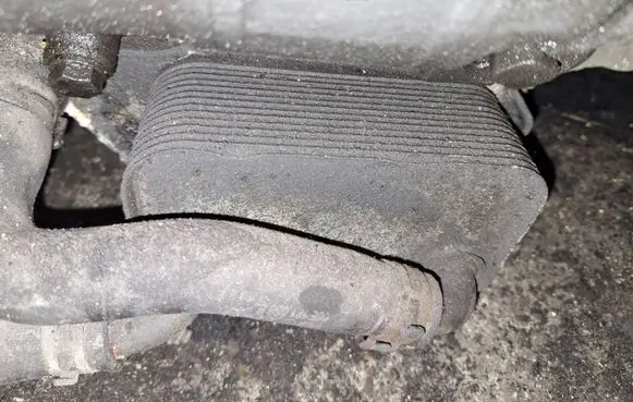 Audi A6 S6 C6 4F Engine oil radiator 