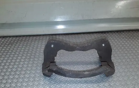 Mitsubishi Colt Front Brake Caliper Pad/Carrier 