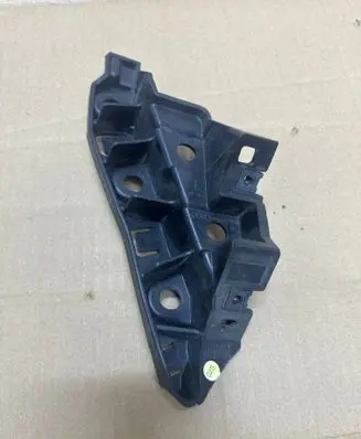Audi Q7 4M Front bumper mounting bracket 4M0807283