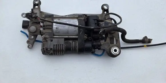 Porsche Cayenne (92A) Air suspension compressor/pump 7P0616006H 4010175D 15159903111