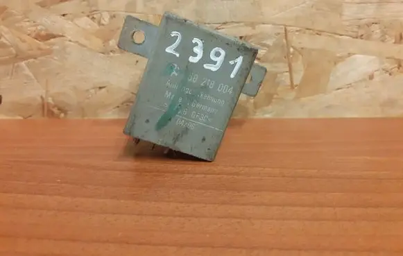 Mercedes-Benz E W124 Tow bar trailer control unit/module 2391 58218004