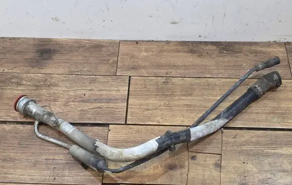 Volvo XC70 Fuel tank filler neck pipe 08624705 T2678834