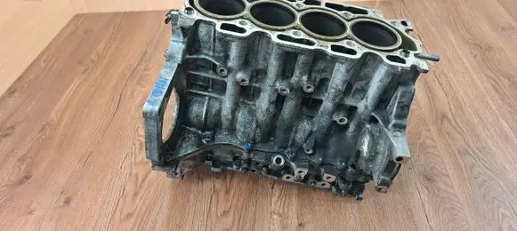 Peugeot 508 Engine block 9670461280