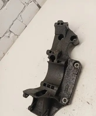 Volkswagen Transporter - Caravelle T5 Generator/alternator bracket 045903143F