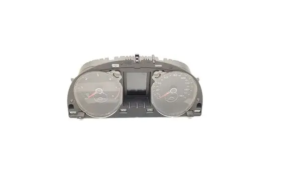 Volkswagen PASSAT CC Speedometer (instrument cluster) 3C8920970P