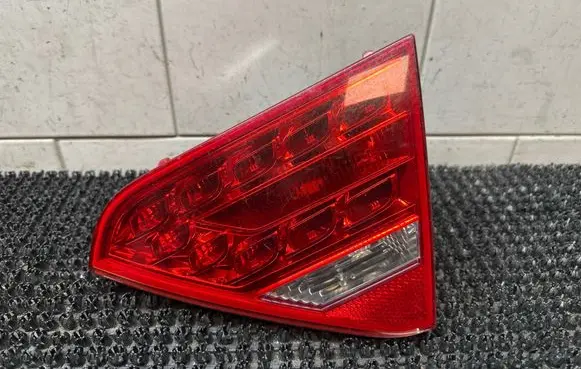 Audi A5 8T 8F Tailgate rear/tail lights 8T0945094A