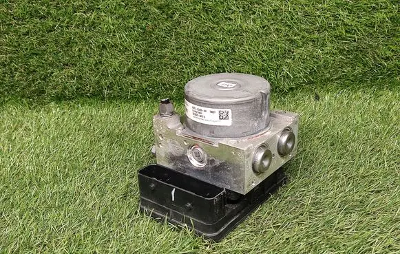 Ford Fusion II ABS Pump EG9C2C405AG