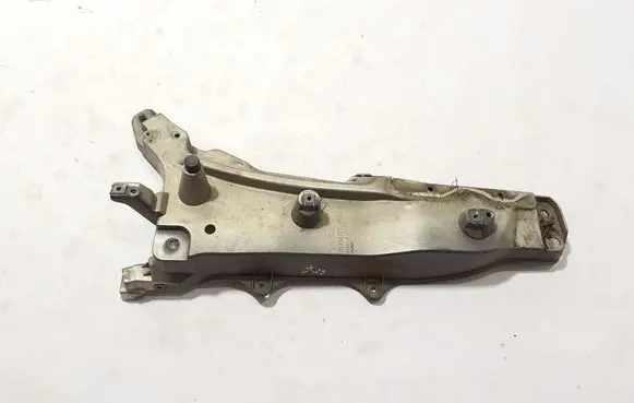 Volvo XC90 Fender mounting bracket 31391777