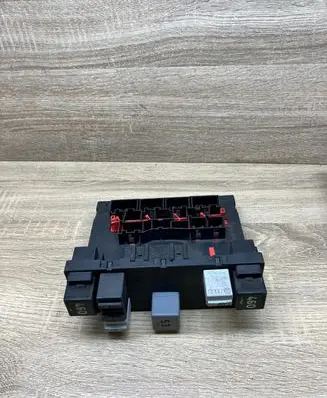 Volkswagen PASSAT B6 Fuse module 3C0937049AG F005V00633