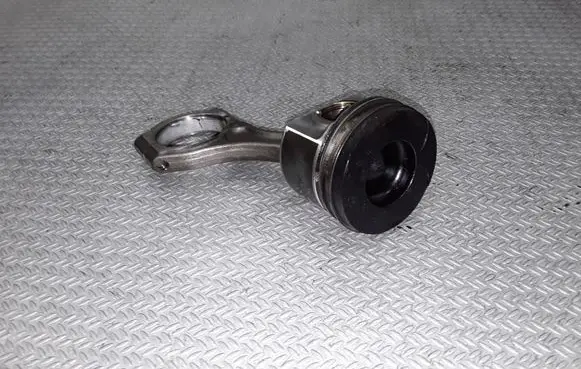 Subaru Outback Piston with connecting rod