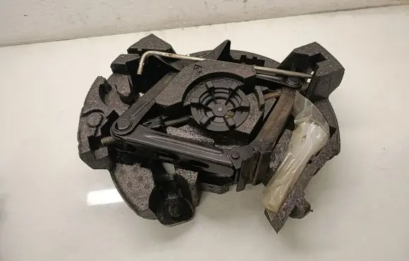 Volvo V40 Tool set 31381882