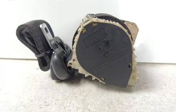 Ford Focus Front seatbelt 33040326