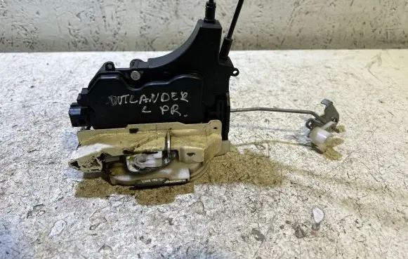Mitsubishi Outlander Front door lock