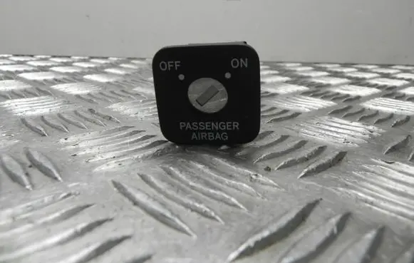 Toyota Prius (XW30) Passenger airbag on/off switch 1582N97 M3366