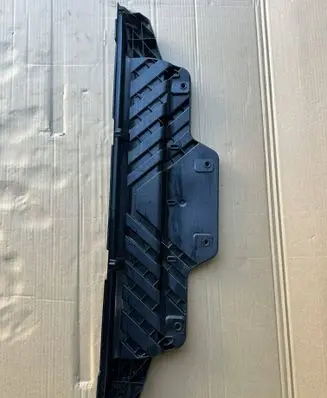 Audi Q7 4M Rear bumper mounting bracket 4M0807329