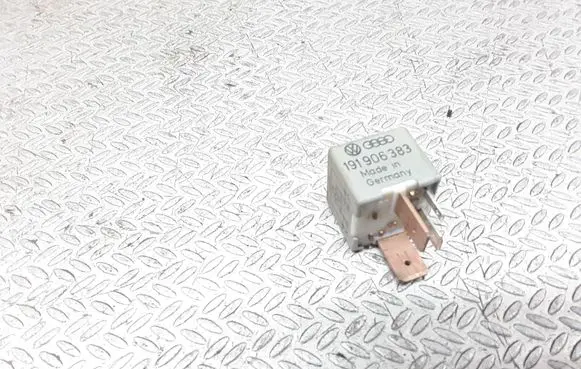 Volkswagen PASSAT B5 Other relay 191906383